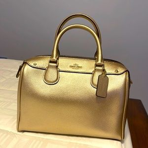 Coach handbag - Gold color, measurements are in the photos.